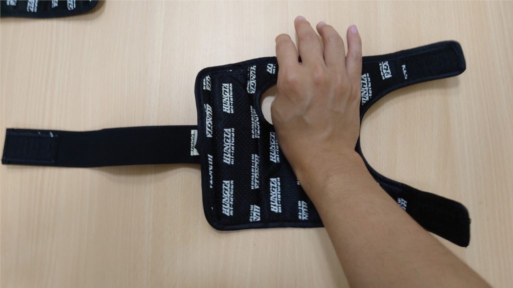 直排輪護具的選擇與穿戴|裝備指南 7 護腕-穿2